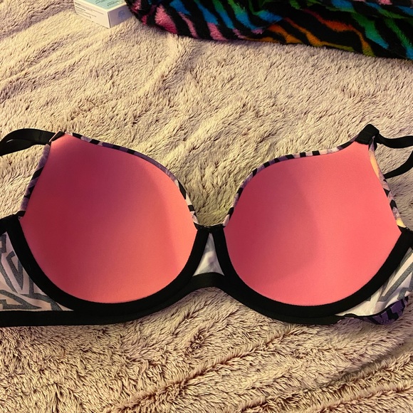 NWT VS Pink Lightly Lined Bra!! - Picture 2 of 4